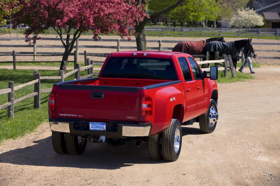  GMC Sierra 3500 HD SLT 2011 года  (фото 8 из 9)